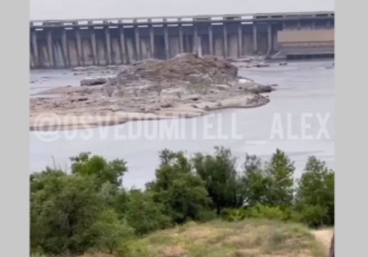 Возле Днепрогэса упал уровень воды. Скриншот видео
